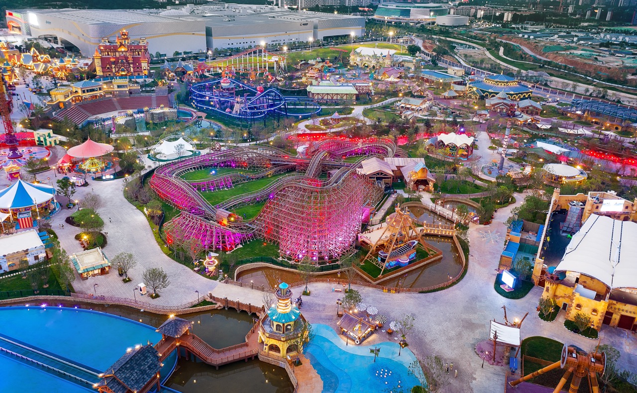 Martin &#038; Vleminckx, the Outstanding International Roller Coaster Supplier award winner at the 2021 Asia Attractions Golden Crown event.